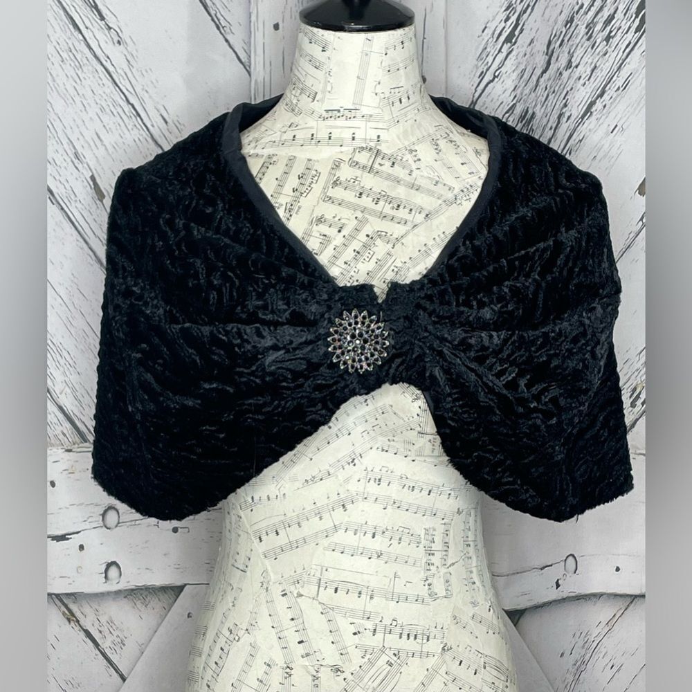 BIGIO Faux Persian Lamb Capelet Shoulder Cape Jeweled Brooch